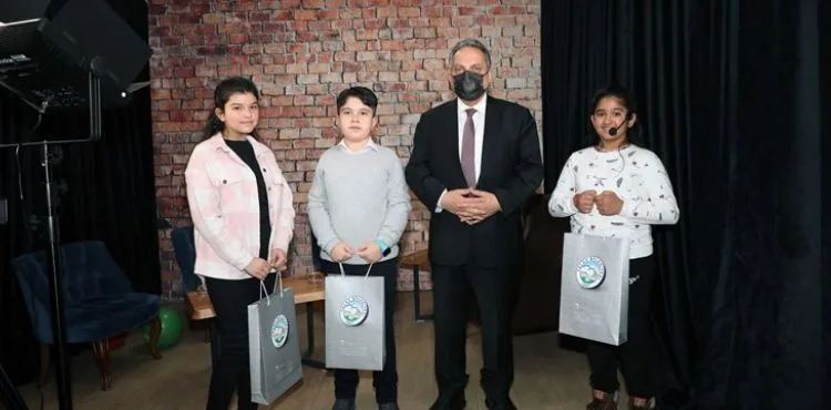 BAŞKAN YALÇIN VE AFACANLAR KAMERA KARŞISINDA