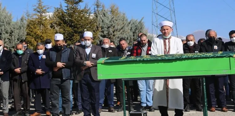 Trafik kazasında hayatını kaybeden okul müdürü toprağa verildi