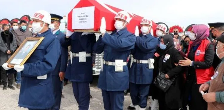 Helikopter kazasında şehit olan Tolga Demirci, Kayseri'de toprağa verildi