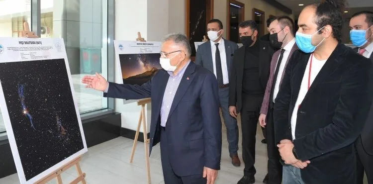 BAŞKAN BÜYÜKKILIÇ, GÖK KUBBE ASTROFOTOĞRAF SERGİSİ’Nİ GEZDİ