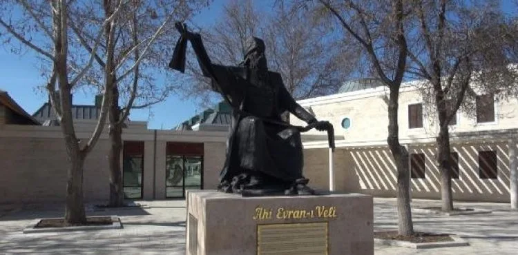Ahi Evran Veli Türbesine ziyaretçi sayısı arttı