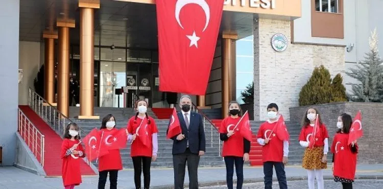 TALASLI ÖĞRENCİLERDEN İSTİKLAL MARŞI KLİBİ