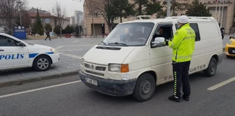 Kayseri'de 40 noktada sürücüler denetlendi