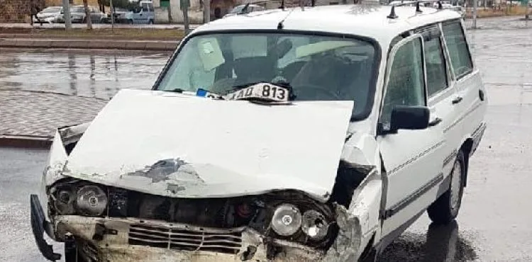 Kayseri'de otomobil ile halk otobüsü çarpıştı: 7 yaralı
