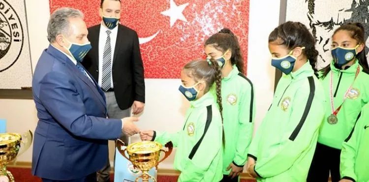SPORCU FABRİKASI MEYVELERİNİ VERMEYE BAŞLADI