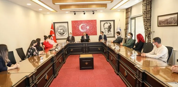 BAŞKAN YALÇIN’A DÜNYA TİYATRO GÜNÜ ZİYARETİ