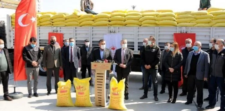 Kayseri'de çiftçilere 83 ton aspir tohumu dağıtıldı