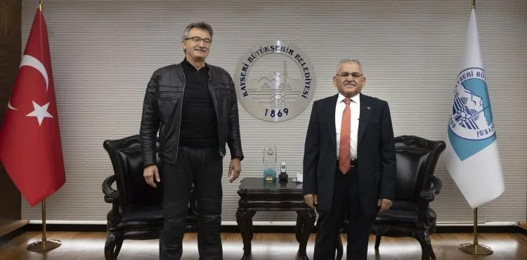 BAŞKAN BÜYÜKKILIÇ’I ZİYARETE MOTOSİKLETİYLE GELDİ