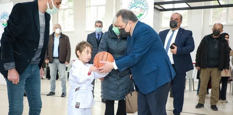 BAŞKAN YALÇIN, OTİZMLİ GENÇLERLE BULUŞTU