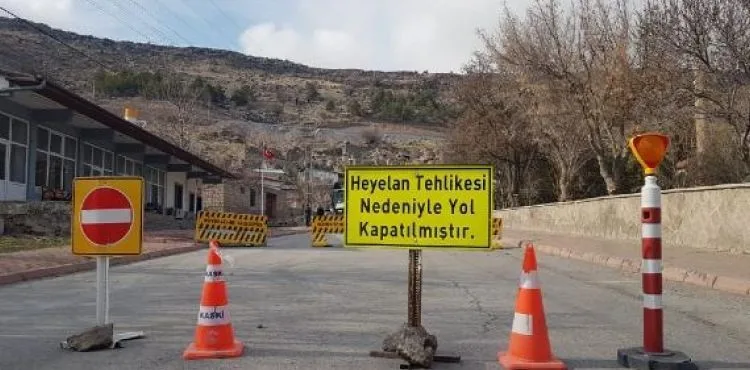Kayseri'de heyelan riskine karşı 8 eve tahliye