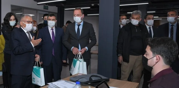 BAŞKAN BÜYÜKKILIÇ’TAN “KÜTÜPHANE” ZİYARETİ
