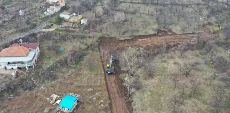 HACILAR’DA YOL ÇALIŞMALARI SÜRÜYOR