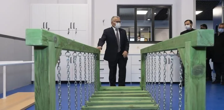 Başkan Büyükkılıç, incelemelerde bulunduğu merkezin mayıs ayında hizmete açılacağını duyurdu TÜRKİYE’NİN EN KAPSAMLI ENGELSİZ YAŞAM MERKEZİ