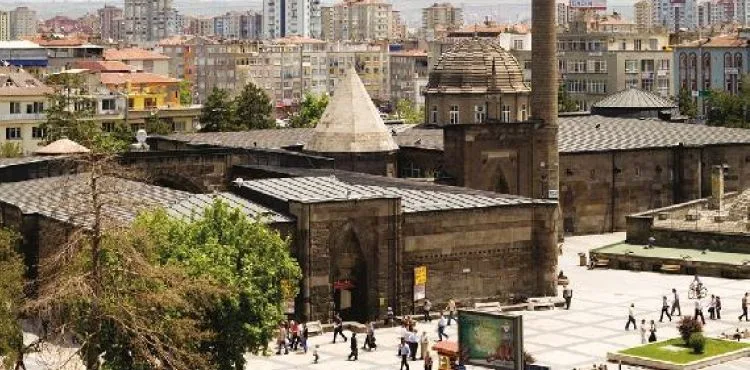 Selçuklu eseri külliye, 783 yıldır ayakta