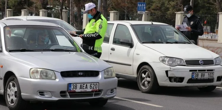 Kayseri’de polis ekiplerinden kısıtlama denetimi