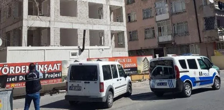 İnşaatta iskeleden düşen sıvacı ağır yaralandı