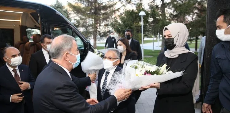 BAŞKAN BÜYÜKKILIÇ, BAKANLAR AKAR İLE VARANK’I BELEDİYEDE AĞIRLADI