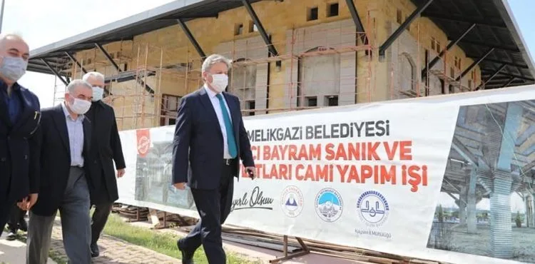 ERCİYES ÜNİVERSİTESİ’NİN İKİNCİ CAMİSİ HIZLA YÜKSELİYOR
