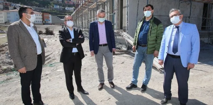 BAŞKAN ÖZDOĞAN; “İLÇEMİZE YAKIŞIR SAĞLIK MERKEZİ TAMAMLANIYOR”