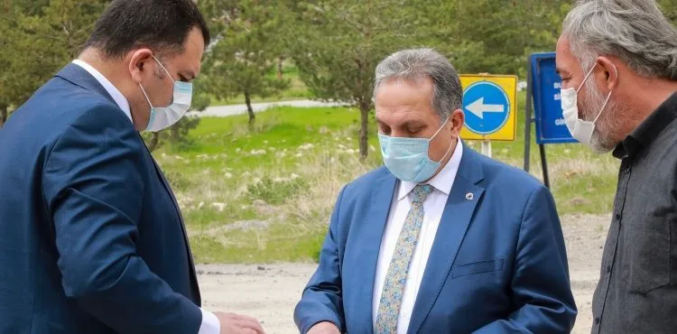 “İĞNEYLE KUYU KAZARAK İLÇEMİZE YEŞİL ALAN KAZANDIRIYORUZ”