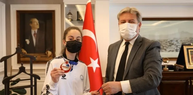 BAŞKAN PALANCIOĞLU, MELİKGAZİ BELEDİYESİ SPOR KULÜBÜ SPORCULARINI TEBRİK ETTİ Melikgazi Spor Kulübü Başarılara Doymuyor