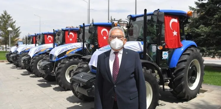 BAŞKAN BÜYÜKKILIÇ’TAN 5 İLÇEYE 5 TRAKTÖR