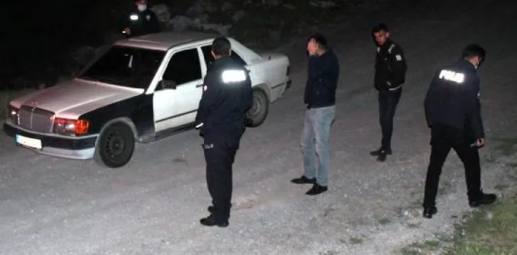 Polisin 'dur' ihtarına uymayan 3 kişi, kovalamacayla yakalandı