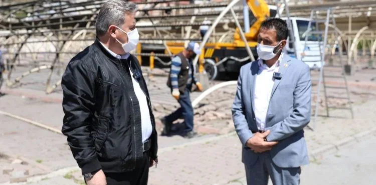 SELÇUKLU MAHALLESİ’NE YENİ PAZAR YERİ VE SOSYAL TESİS İÇİN YIKIM ÇALIŞMASI BAŞLADI