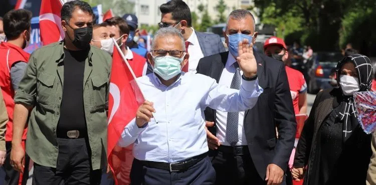 BÜYÜKŞEHİR, 19 MAYIS COŞKUSUNU SOKAKLARA TAŞIDI