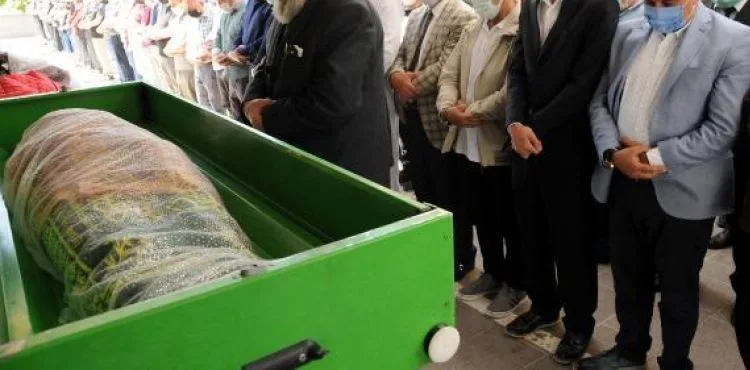 Öldürülen Arife öğretmen, duvakla son yolculuğuna uğurlandı