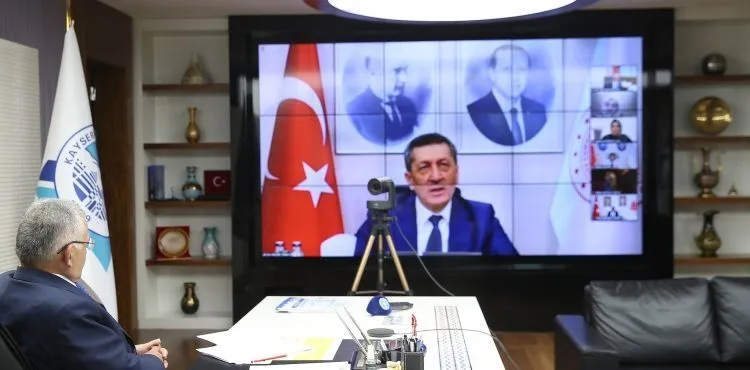 BÜYÜKKILIÇ, BAKAN SELÇUK’A EĞİTİM KONUSUNDAKİ GÖRÜŞLERİNİ AKTARDI