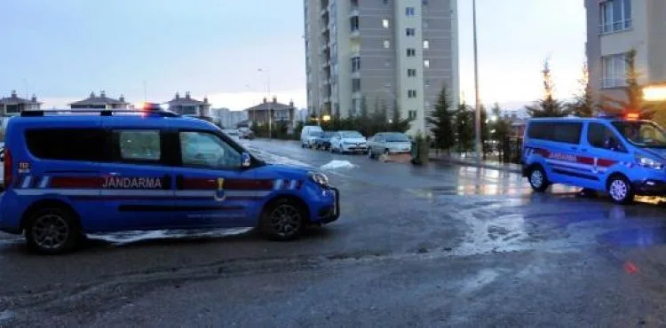 Tartıştığı babasını tabanca ve bıçakla öldüren şüpheli tutuklandı