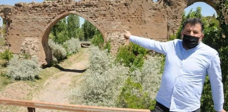 Roma köprüsü yok olma tehlikesi yaşıyor