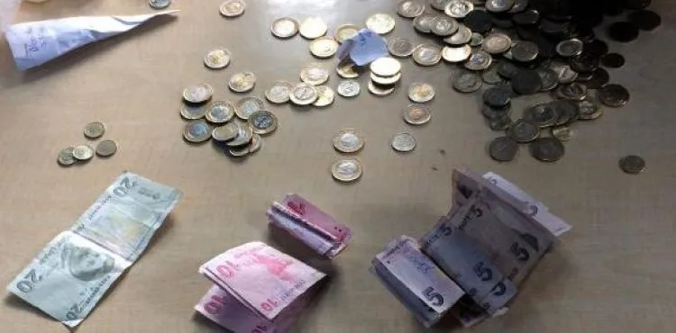 Dilencinin sakladığı paralar bebek bezinde çıktı