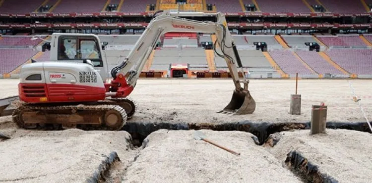 Türk Telekom Stadı'nda çim yenileme çalışmaları sürüyor