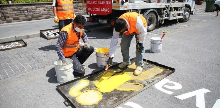 MELİKGAZİ’DE YENİLENEN YOLLARDA “ÖNCELİK YAYALARIN”