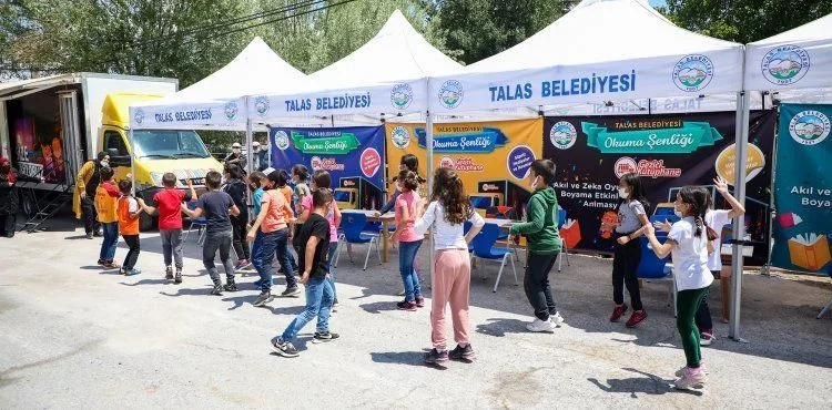 TALAS’TA GEZİCİ KÜTÜPHANE EŞLİĞİNDE OKUMA ŞENLİĞİ
