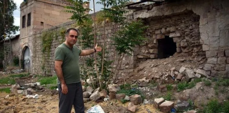 Atatürk’ün harf inkılabı için ziyaret ettiği tarihi han, ahır olarak kullanılıyor