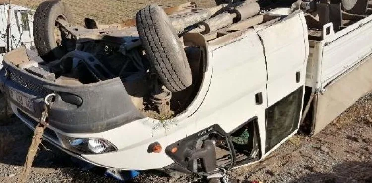 Kamyonet şarampole devrildi: 6 yaralı