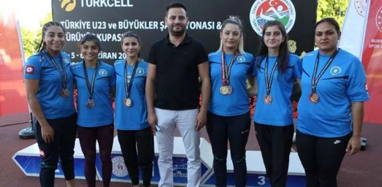 Bursa Büyükşehir Belediyespor pistte durdurulamıyor