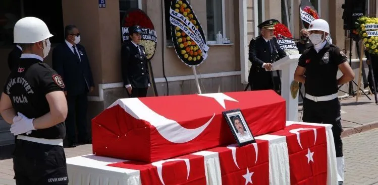 Çanakkale'de trafik kazasında şehit olan polis memuru için tören