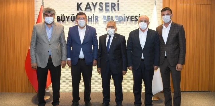 BAŞKAN BÜYÜKKILIÇ’A ZİRAAT ODALARINDAN TEŞEKKÜR PLAKETİ