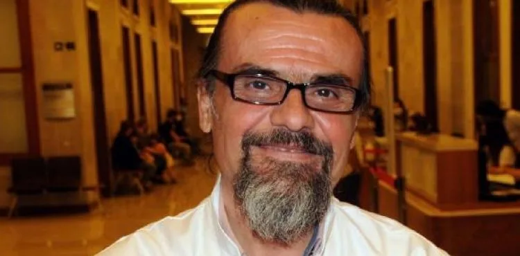 "3 aydan fazla baş ağrısı çekenler, mutlaka doktora başvurmalıdır"