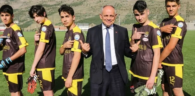 BAŞKAN ÖZTÜRK’ÜN GENÇ FUTBOLCULARA DESTEĞİ DEVAM EDİYOR