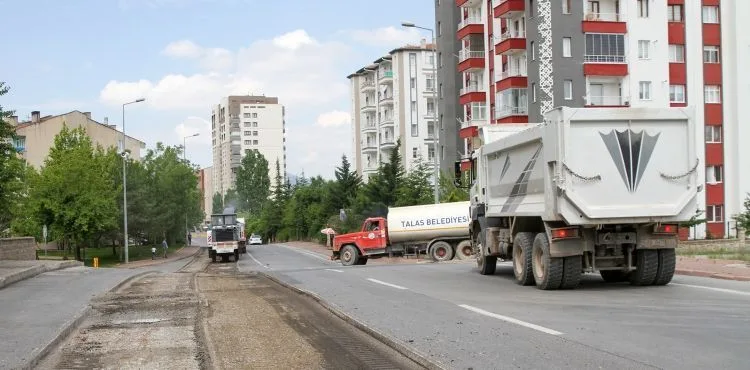 TALAS ÇİMENLİ CADDESİ’NDE YENİLEME ÇALIŞMASI