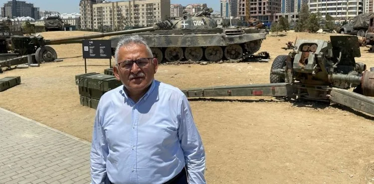 BÜYÜKKILIÇ, BAKÜ’DE TÜRK VE AZERBAYCAN ŞEHİTLİKLERİNİ ZİYARET ETTİ