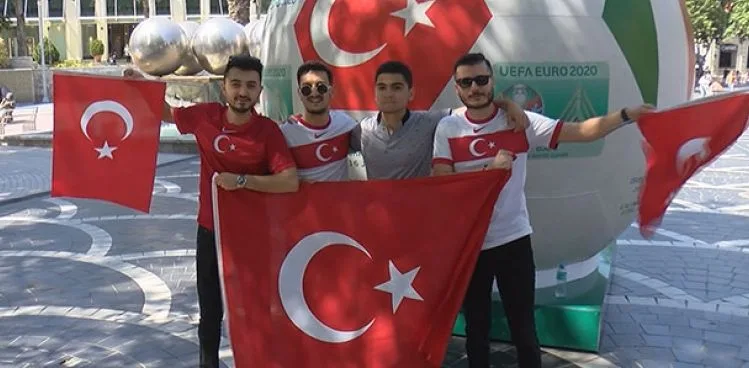 Bakü, heyecanla Türkiye maçını bekliyor