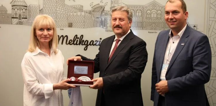 YABANCI EĞİTMENLERDEN MELİKGAZİ'YE ZİYARET