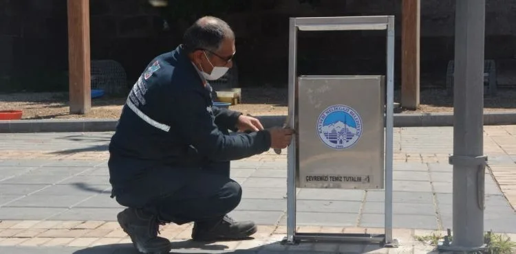 MELİKGAZİ'DE ÇÖP KONTEYNERLERİ VE SEPETLERİ YENİLENİYOR