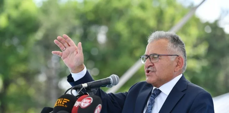BÜYÜKKILIÇ, 1100 KÜÇÜKBAŞ HAYVAN DAĞITTTI, 2 BİN SÖZÜ VERDİ